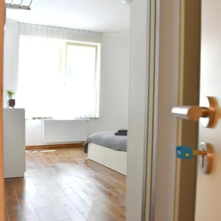 Downtown Bed & Breakfast! * פראג
